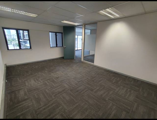 1,349M² OFFICE TO LET IN VORNA VALLEY